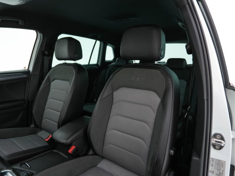 Volkswagen Tiguan 2.0 TSI 4Motion (⚠️) R-Line Highline Aut. *ADAPTIVE-CRUISE | LEATHER-MICROFIBRE | FULL-LED | NAVI-FULLMAP | HEATED-SPORTSEATS | CAMERA | SHIFTPADDLES | PRIVACYGLASS | CARPLAY | ECC | PDC | 20''ALU*