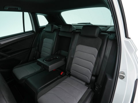 Volkswagen Tiguan 2.0 TSI 4Motion (⚠️) R-Line Highline Aut. *ADAPTIVE-CRUISE | LEATHER-MICROFIBRE | FULL-LED | NAVI-FULLMAP | HEATED-SPORTSEATS | CAMERA | SHIFTPADDLES | PRIVACYGLASS | CARPLAY | ECC | PDC | 20''ALU*