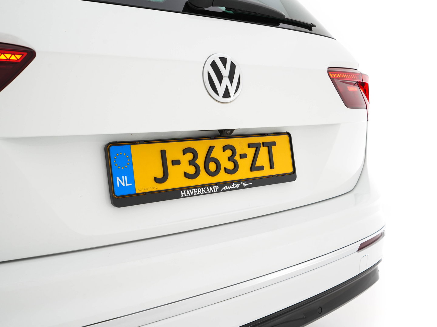 Volkswagen Tiguan 2.0 TSI 4Motion (⚠️) R-Line Highline Aut. *ADAPTIVE-CRUISE | LEATHER-MICROFIBRE | FULL-LED | NAVI-FULLMAP | HEATED-SPORTSEATS | CAMERA | SHIFTPADDLES | PRIVACYGLASS | CARPLAY | ECC | PDC | 20''ALU*