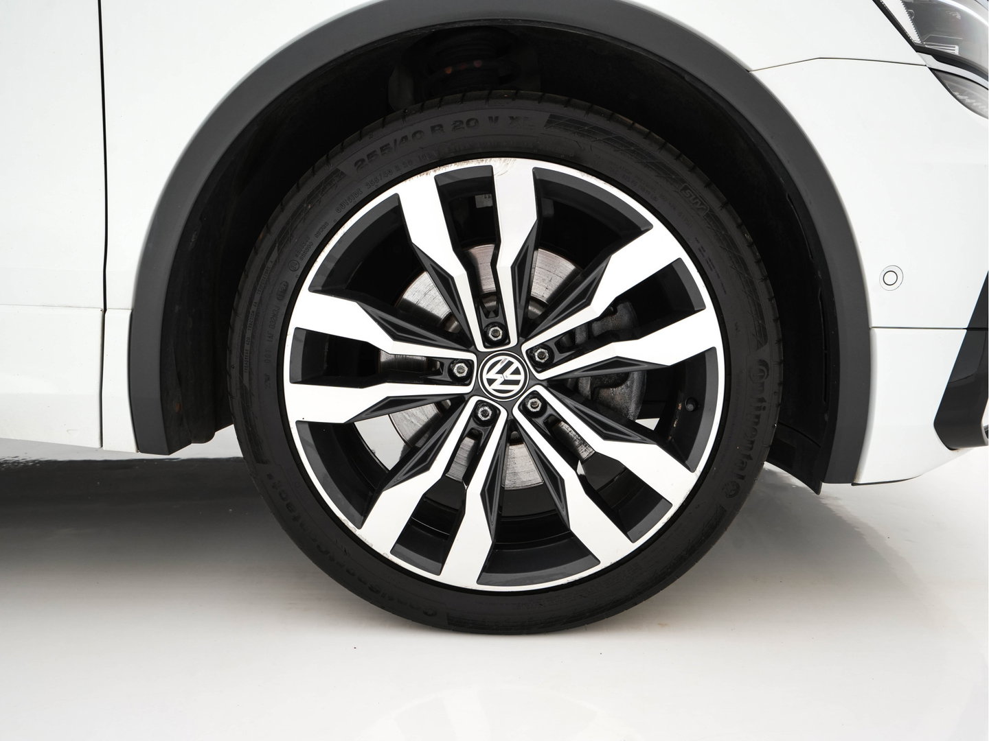 Volkswagen Tiguan 2.0 TSI 4Motion (⚠️) R-Line Highline Aut. *ADAPTIVE-CRUISE | LEATHER-MICROFIBRE | FULL-LED | NAVI-FULLMAP | HEATED-SPORTSEATS | CAMERA | SHIFTPADDLES | PRIVACYGLASS | CARPLAY | ECC | PDC | 20''ALU*