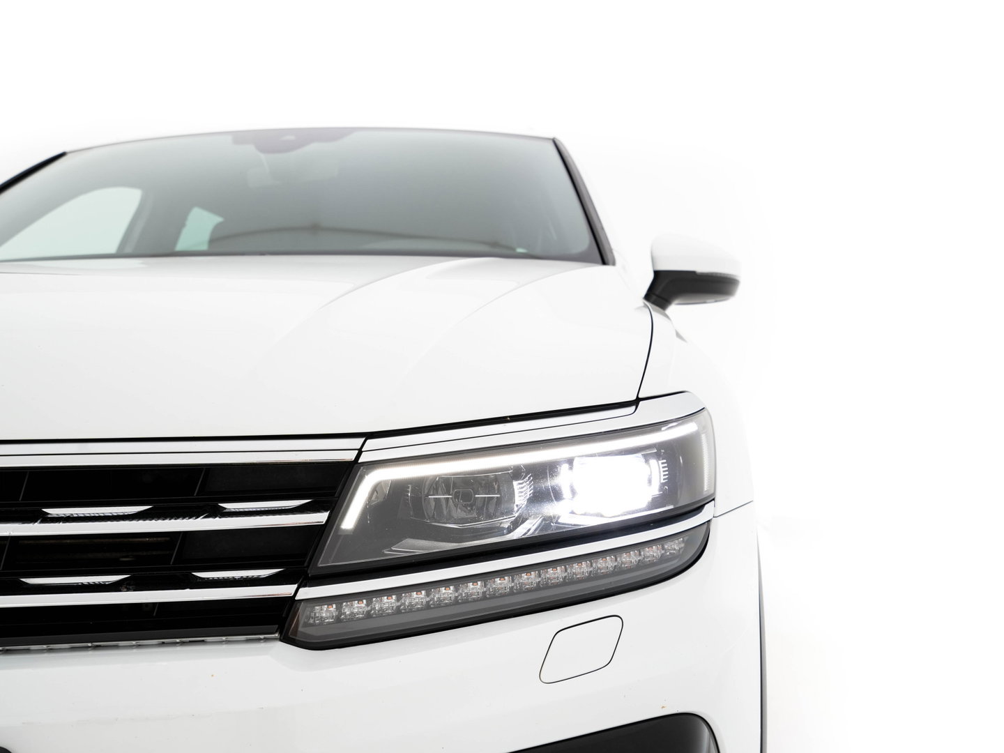 Volkswagen Tiguan 2.0 TSI 4Motion (⚠️) R-Line Highline Aut. *ADAPTIVE-CRUISE | LEATHER-MICROFIBRE | FULL-LED | NAVI-FULLMAP | HEATED-SPORTSEATS | CAMERA | SHIFTPADDLES | PRIVACYGLASS | CARPLAY | ECC | PDC | 20''ALU*