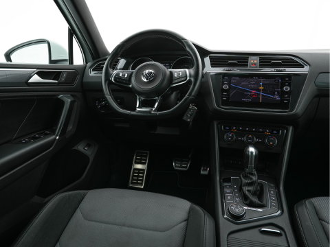 Volkswagen Tiguan 2.0 TSI 4Motion (⚠️) R-Line Highline Aut. *ADAPTIVE-CRUISE | LEATHER-MICROFIBRE | FULL-LED | NAVI-FULLMAP | HEATED-SPORTSEATS | CAMERA | SHIFTPADDLES | PRIVACYGLASS | CARPLAY | ECC | PDC | 20''ALU*