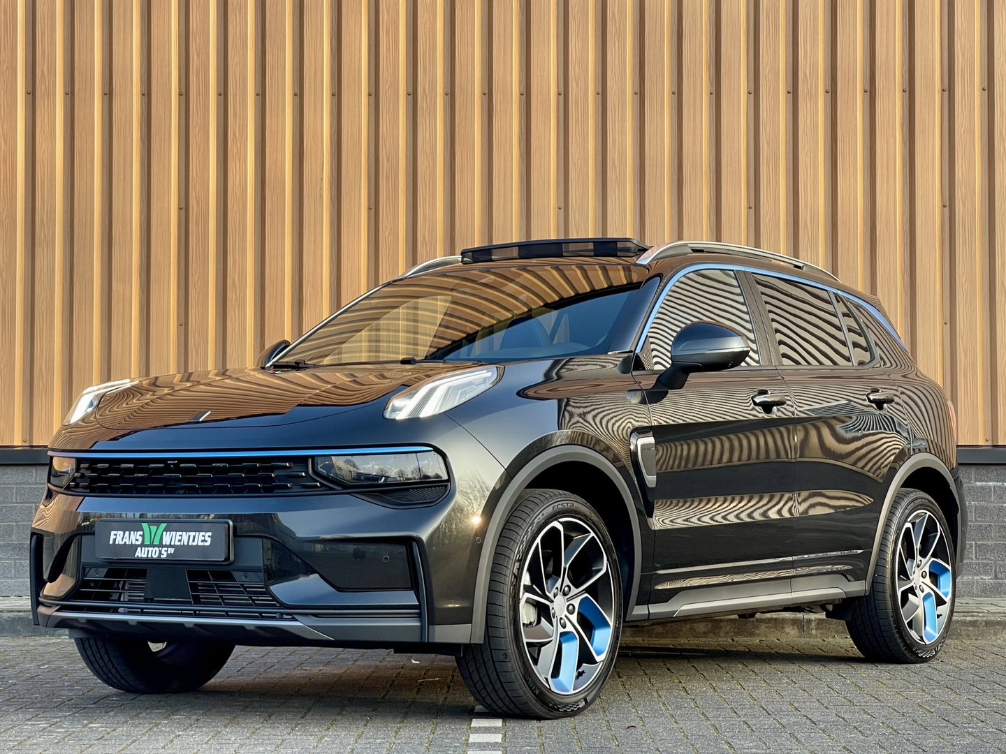 Lynk & Co 01 1.5 | Black Pakket | Panoramadak | Zwarte hemel | Adaptive Cruise Control | Keyless | Elektrische Bestuurdersstoel + Geheugen | Parkeersensoren | Apple Carplay |