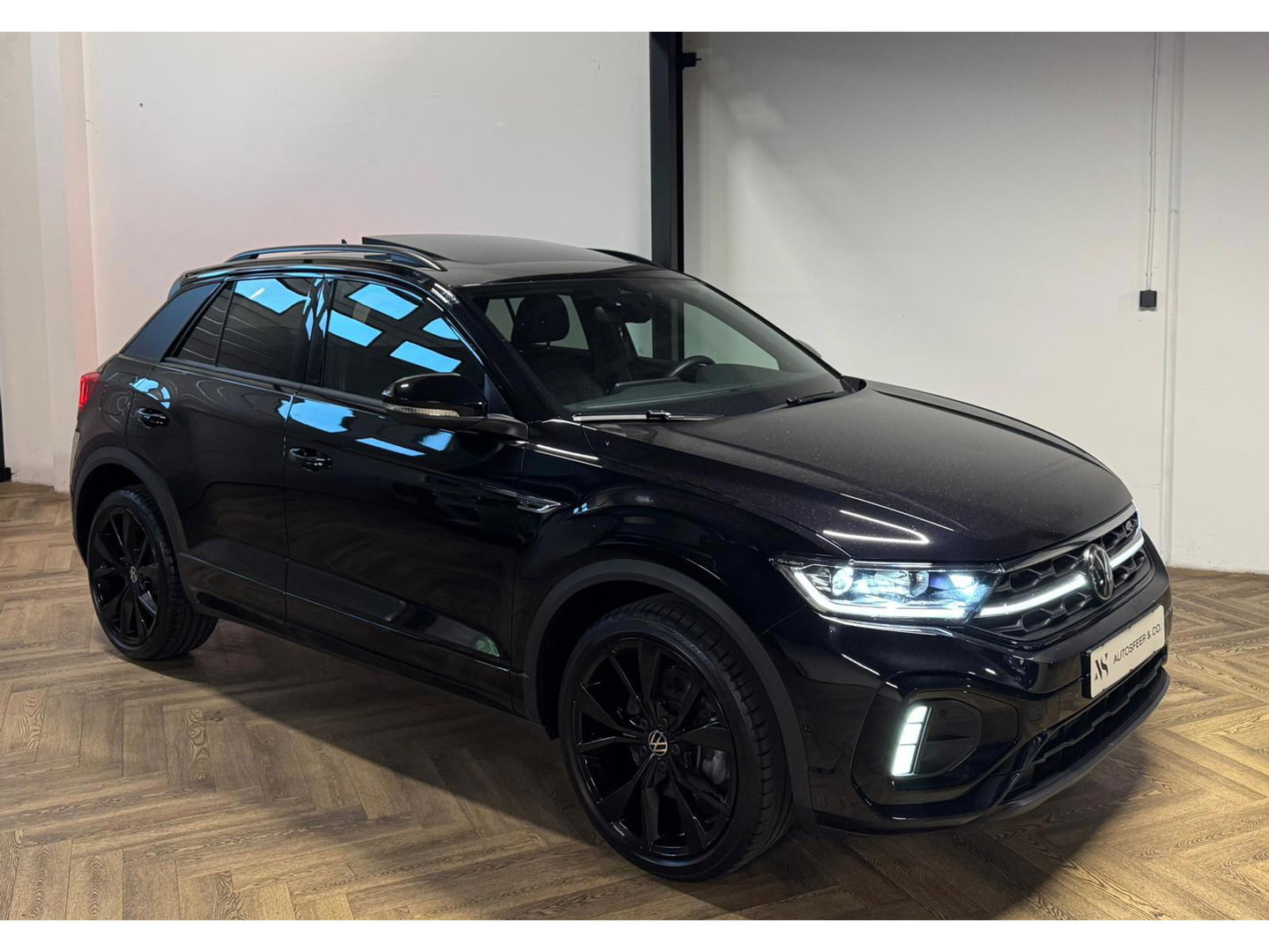 Volkswagen T-Roc 1.5 TSI R-Line Business PANO KEYLESS PDC CARPLAY