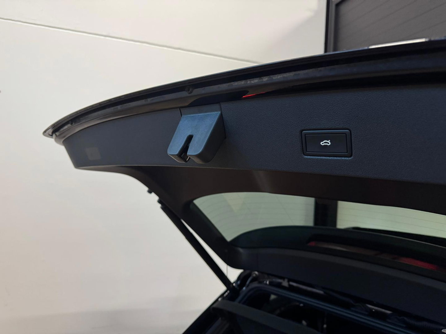 Volkswagen T-Roc 1.5 TSI R-Line Business PANO KEYLESS PDC CARPLAY