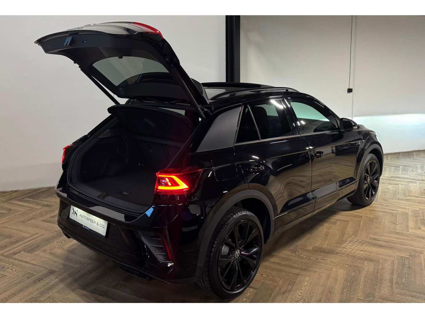 Volkswagen T-Roc 1.5 TSI R-Line Business PANO KEYLESS PDC CARPLAY