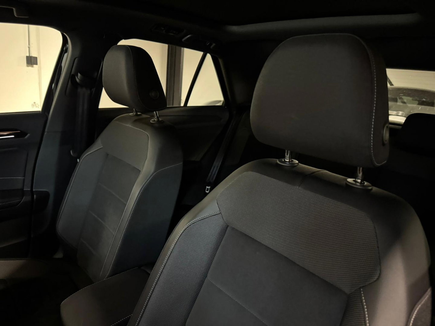 Volkswagen T-Roc 1.5 TSI R-Line Business PANO KEYLESS PDC CARPLAY