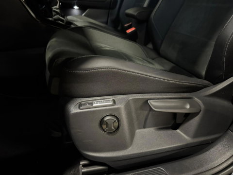Volkswagen T-Roc 1.5 TSI R-Line Business PANO KEYLESS PDC CARPLAY