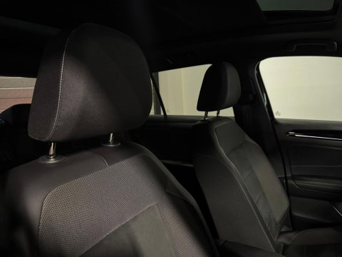 Volkswagen T-Roc 1.5 TSI R-Line Business PANO KEYLESS PDC CARPLAY