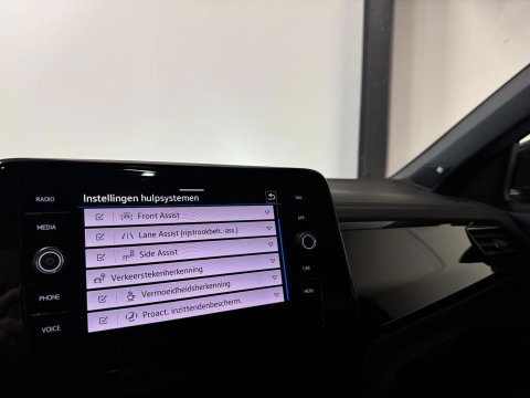 Volkswagen T-Roc 1.5 TSI R-Line Business PANO KEYLESS PDC CARPLAY
