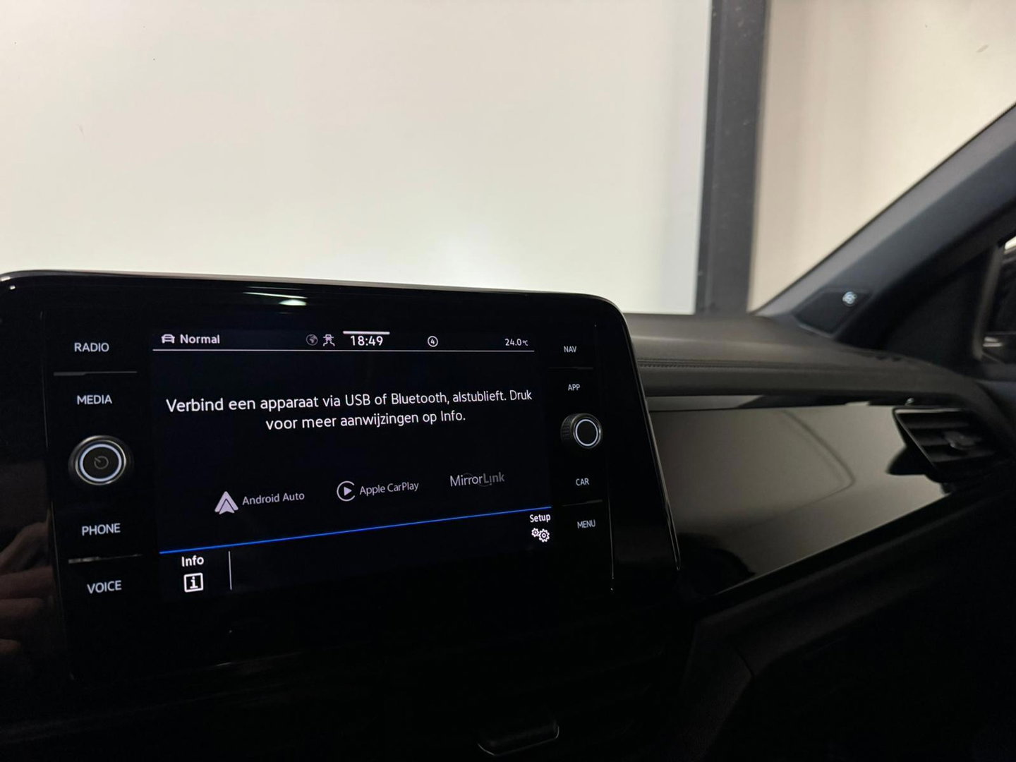 Volkswagen T-Roc 1.5 TSI R-Line Business PANO KEYLESS PDC CARPLAY