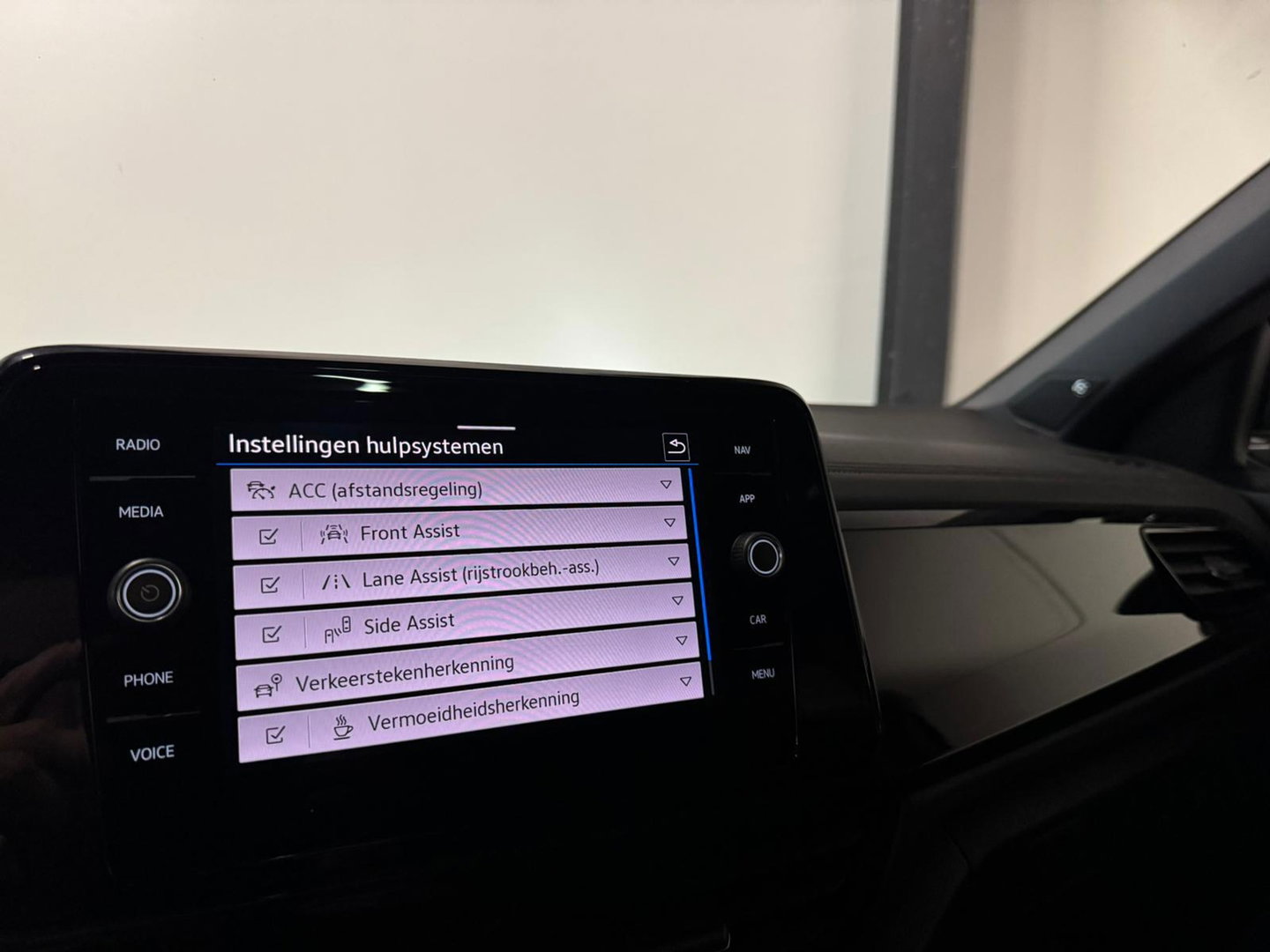Volkswagen T-Roc 1.5 TSI R-Line Business PANO KEYLESS PDC CARPLAY