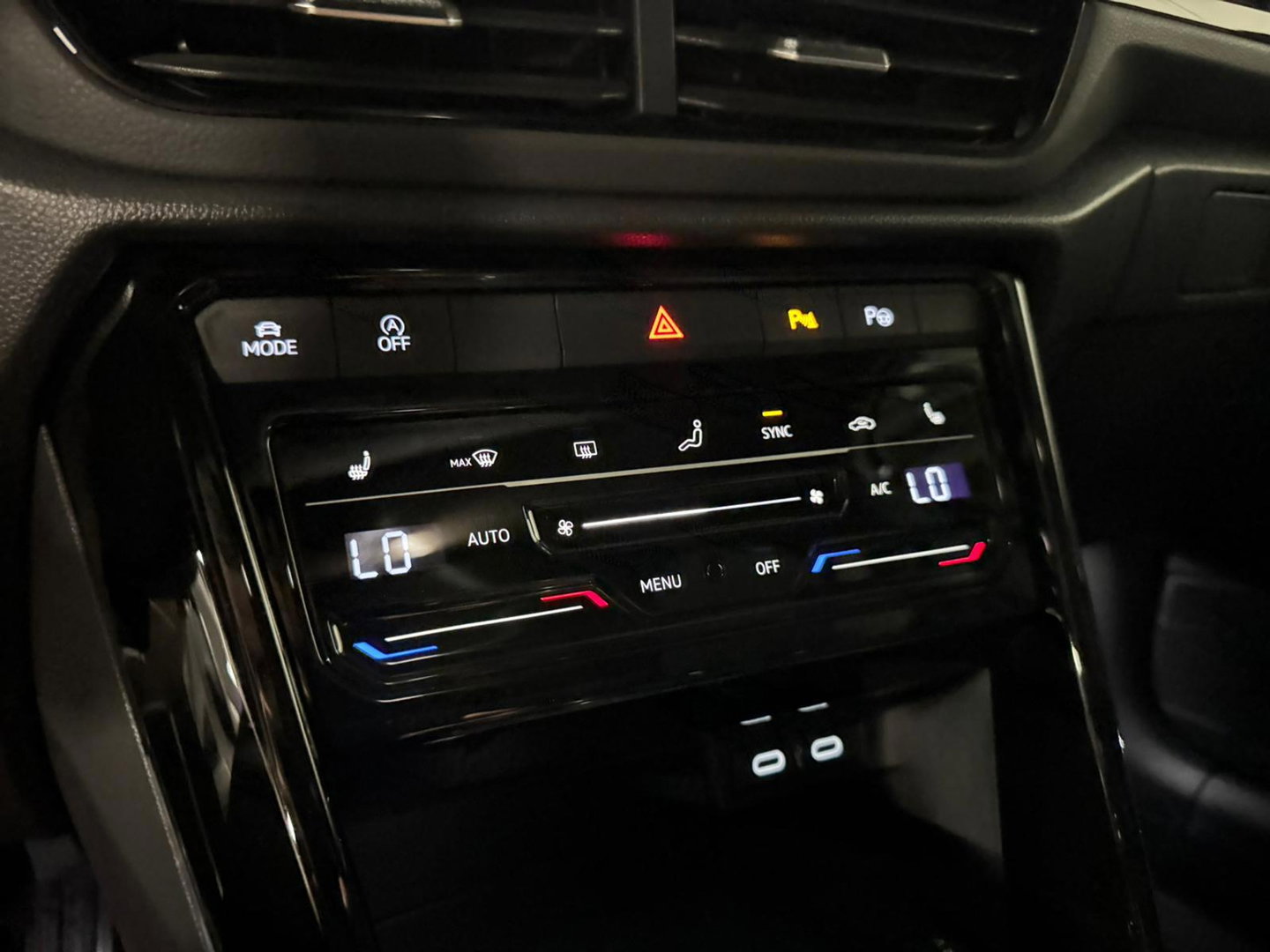 Volkswagen T-Roc 1.5 TSI R-Line Business PANO KEYLESS PDC CARPLAY