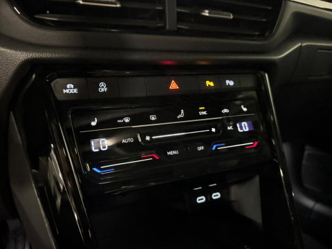 Volkswagen T-Roc 1.5 TSI R-Line Business PANO KEYLESS PDC CARPLAY
