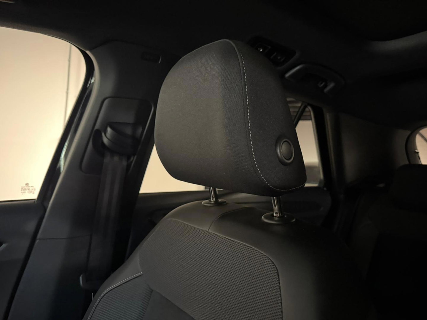 Volkswagen T-Roc 1.5 TSI R-Line Business PANO KEYLESS PDC CARPLAY