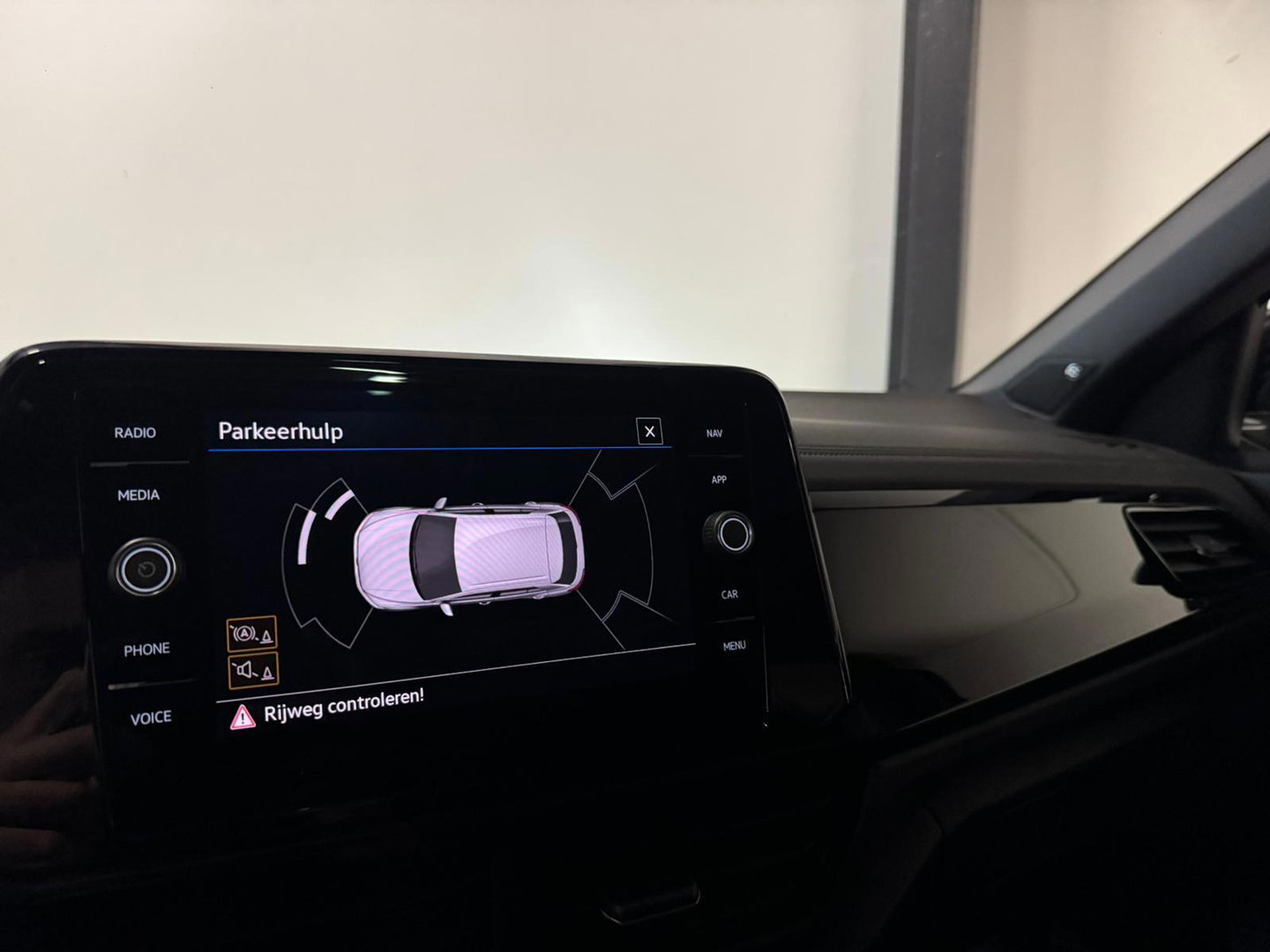Volkswagen T-Roc 1.5 TSI R-Line Business PANO KEYLESS PDC CARPLAY
