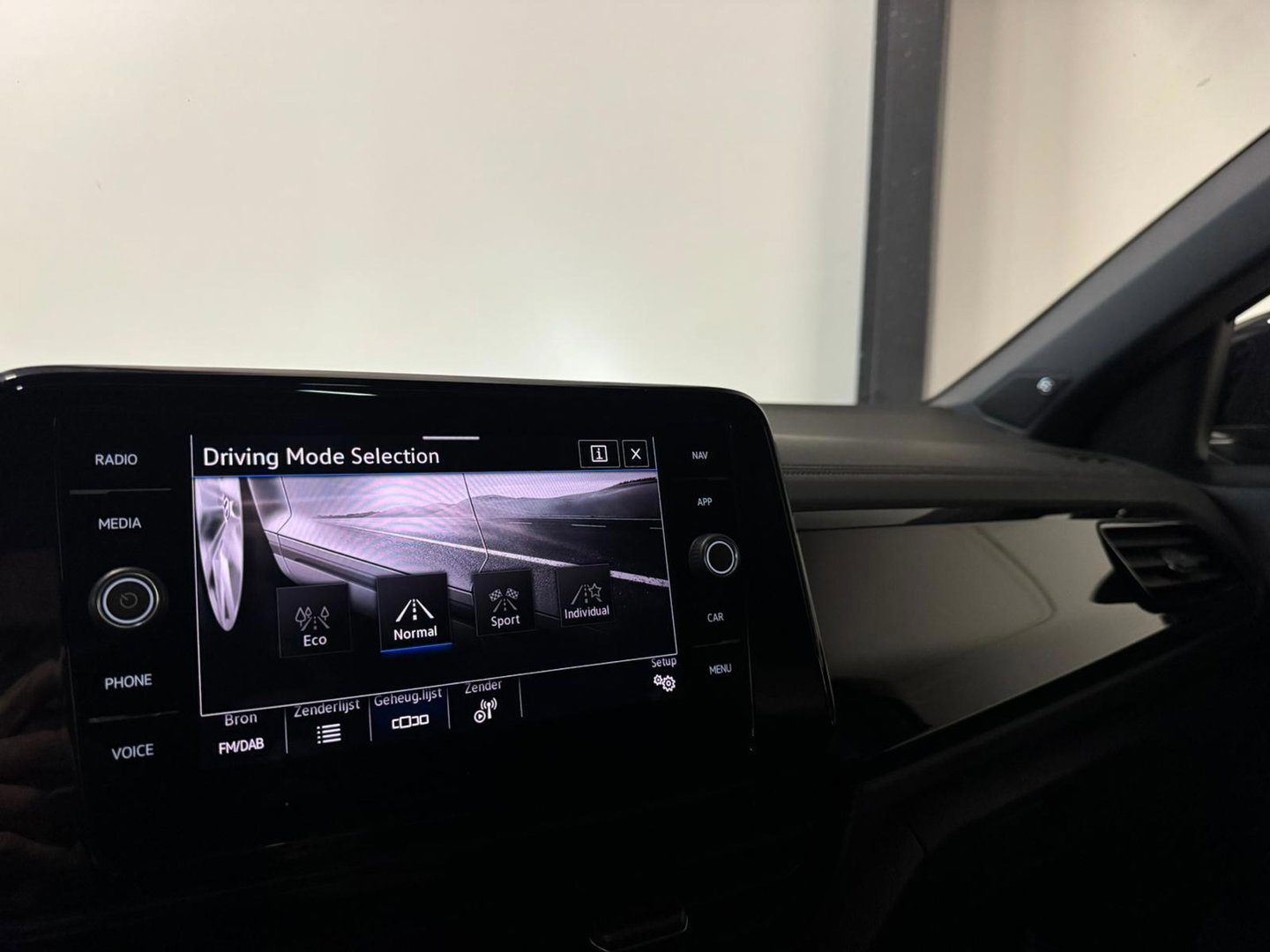 Volkswagen T-Roc 1.5 TSI R-Line Business PANO KEYLESS PDC CARPLAY