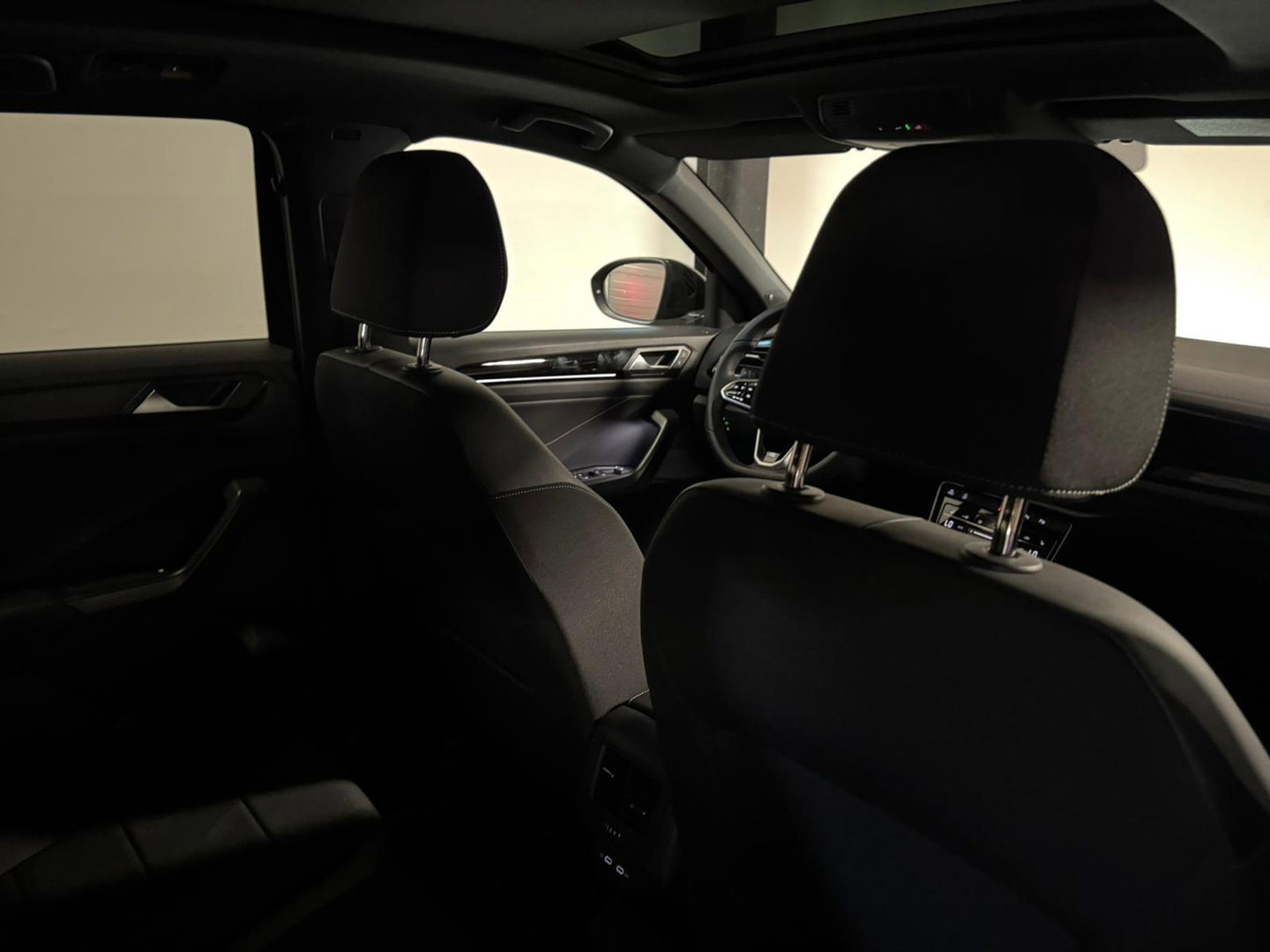 Volkswagen T-Roc 1.5 TSI R-Line Business PANO KEYLESS PDC CARPLAY