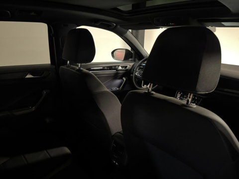 Volkswagen T-Roc 1.5 TSI R-Line Business PANO KEYLESS PDC CARPLAY