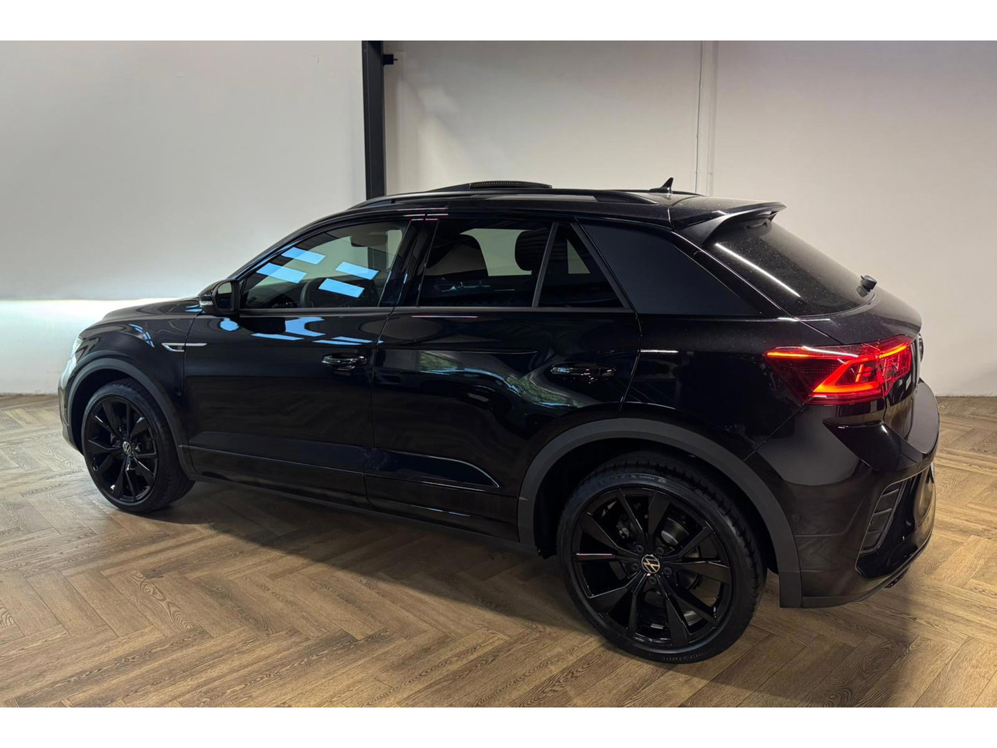 Volkswagen T-Roc 1.5 TSI R-Line Business PANO KEYLESS PDC CARPLAY