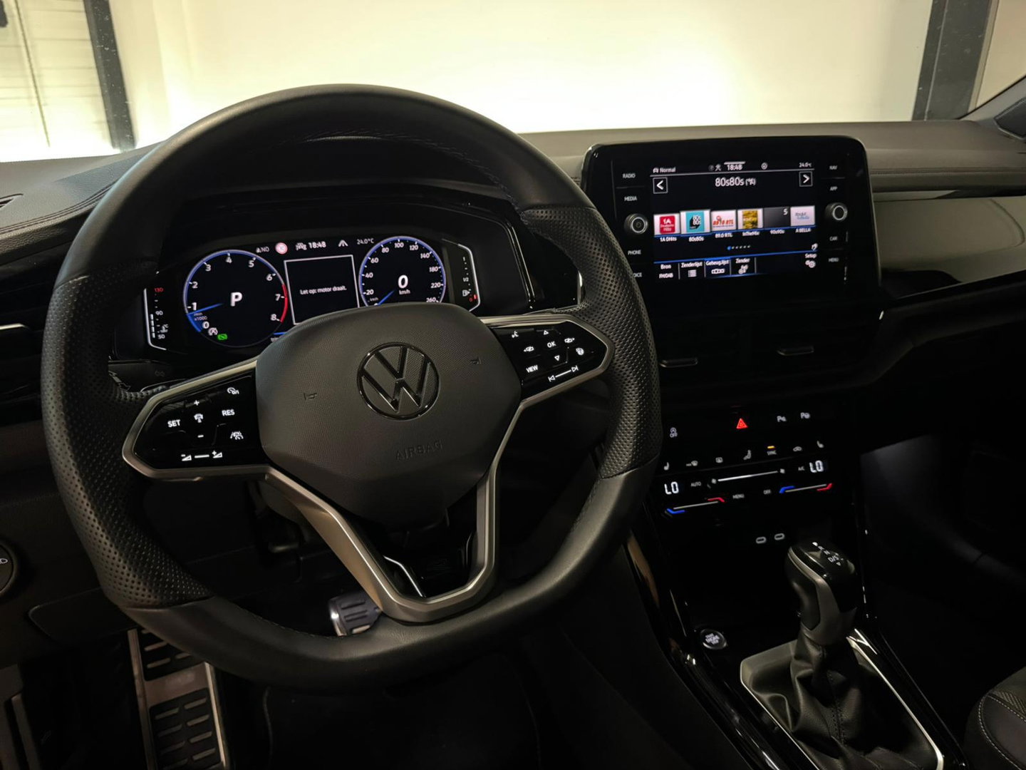 Volkswagen T-Roc 1.5 TSI R-Line Business PANO KEYLESS PDC CARPLAY