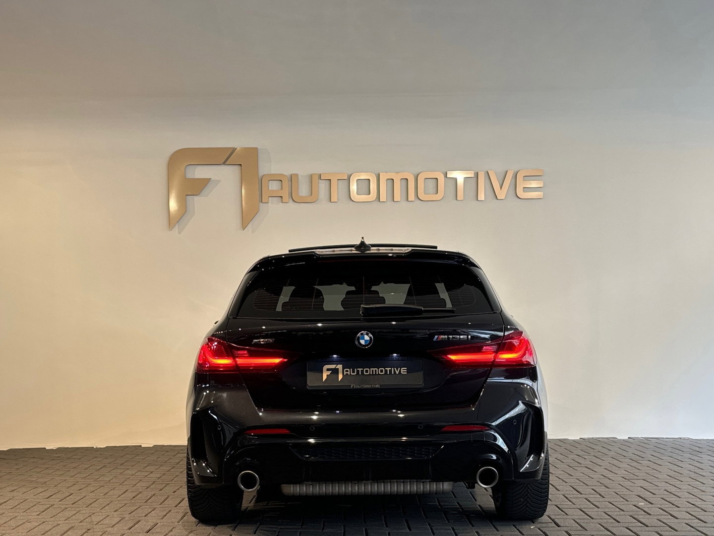BMW 1-serie M135i xDrive Executive Pano|M Seat|Memory|HuD|HK