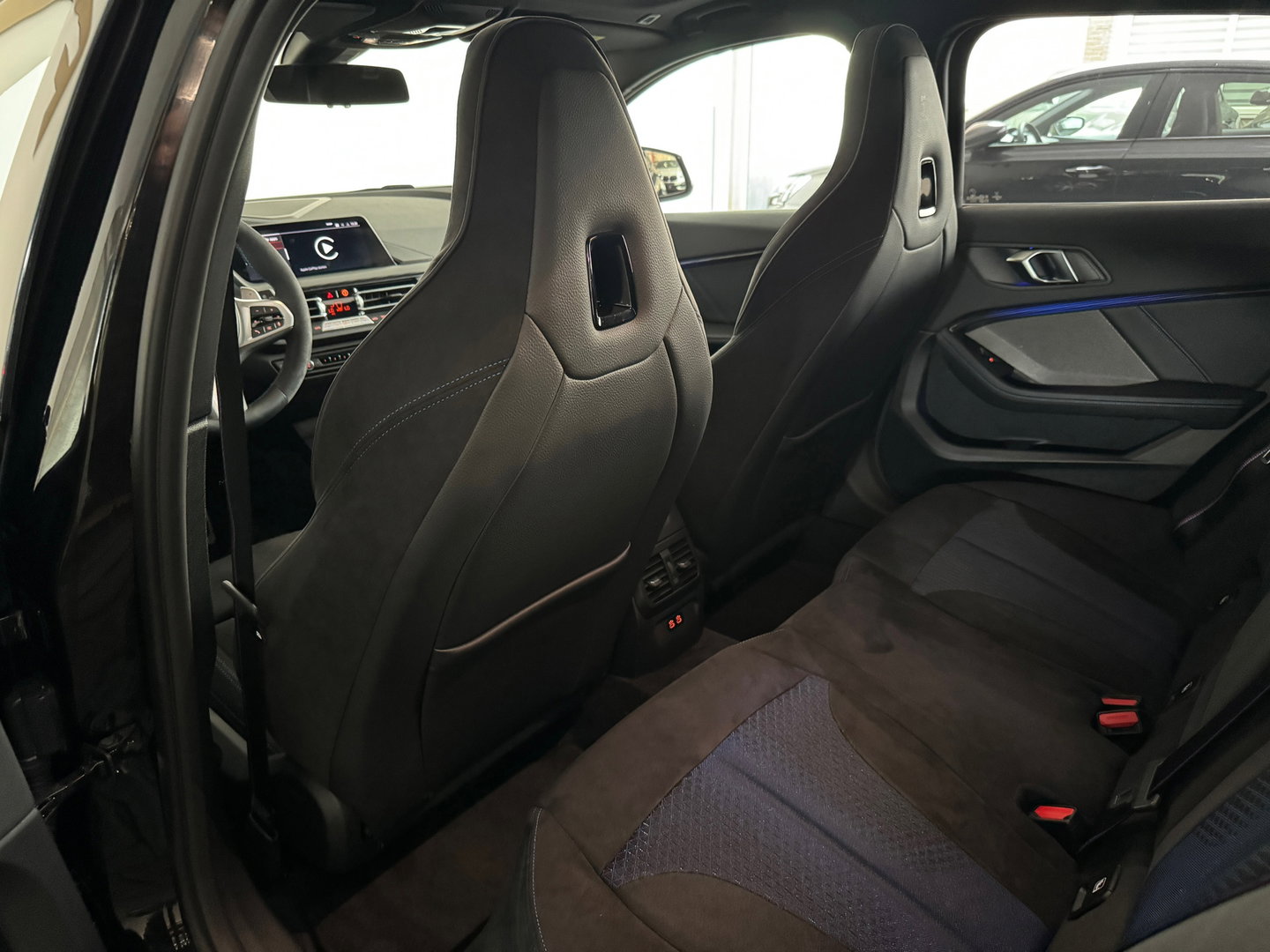 BMW 1-serie M135i xDrive Executive Pano|M Seat|Memory|HuD|HK