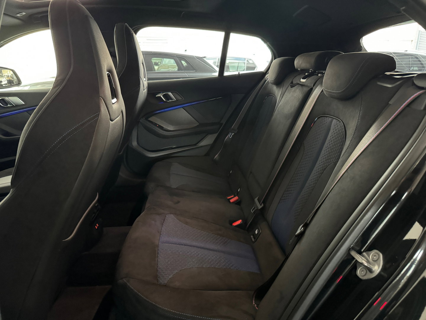 BMW 1-serie M135i xDrive Executive Pano|M Seat|Memory|HuD|HK