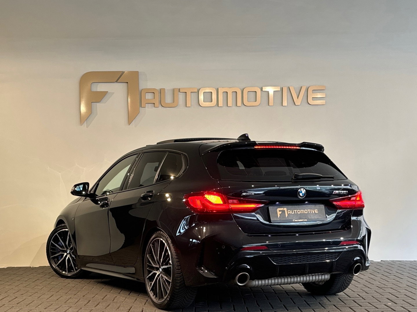 BMW 1-serie M135i xDrive Executive Pano|M Seat|Memory|HuD|HK