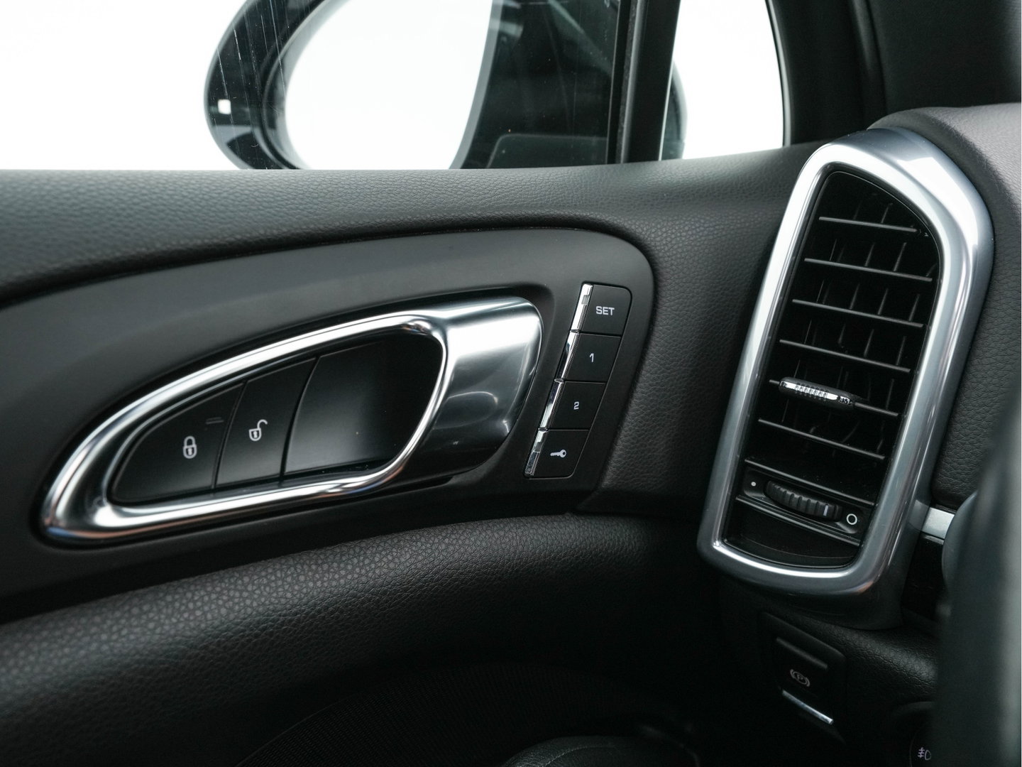 Porsche Cayenne 3.0 S E-Hybrid AWD (Plug-In) Aut. *PANO | LEATHER | XENON | MEMORY-PACK | NAVI-FULLMAP | HEATED-COMFORTSEATS | CAMERA | SHIFTPADDLES | PRIVACY-GLASS | ECC | PDC | CRUISE | TOWBAR | 21''ALU*