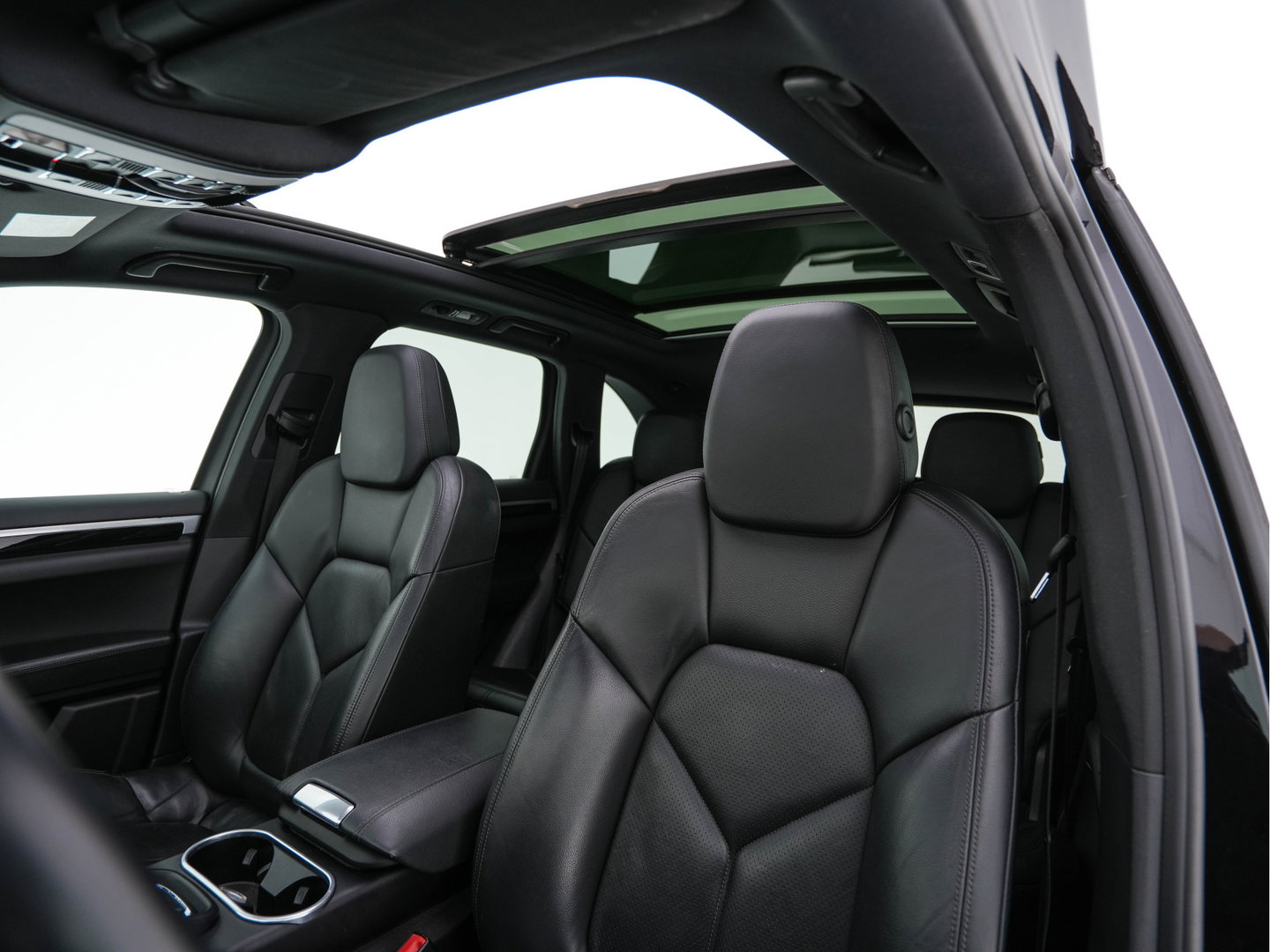 Porsche Cayenne 3.0 S E-Hybrid AWD (Plug-In) Aut. *PANO | LEATHER | XENON | MEMORY-PACK | NAVI-FULLMAP | HEATED-COMFORTSEATS | CAMERA | SHIFTPADDLES | PRIVACY-GLASS | ECC | PDC | CRUISE | TOWBAR | 21''ALU*