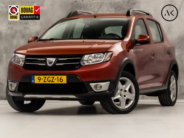 Dacia Sandero Stepway - 0.9 TCe Lauréate (NAVIGATIE, AIRCO, TREKHAAK, CRUISE, SPORTSTOELEN, PARKEERSENSOREN, NIEUWE APK, NIEUWSTAAT)