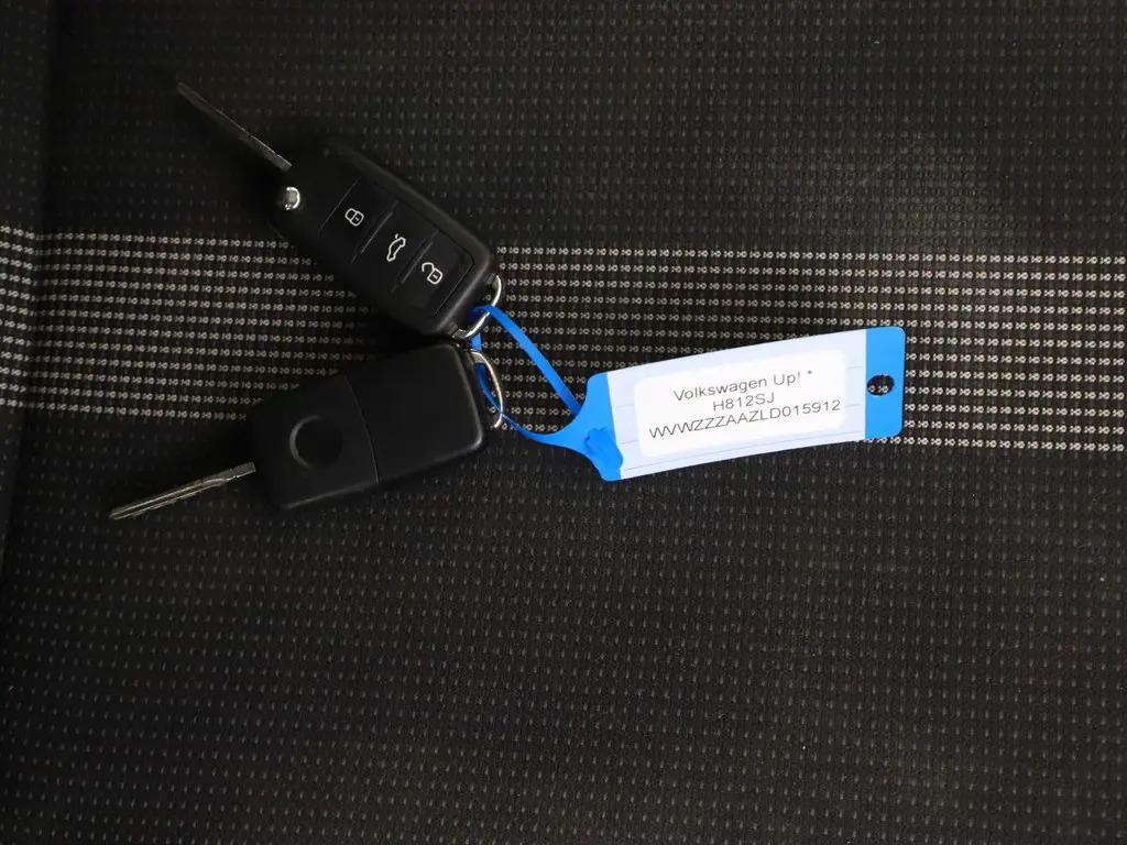 Volkswagen up! 1.0 BMT Lounge Pano Camera Cruise PDC NAP