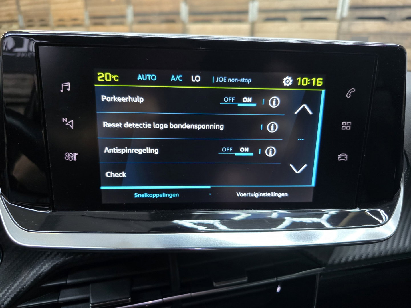 Peugeot e-2008 EV Allure Pack 50 kWh Carplay PDC LED Cruise Trekhaak Camera 17"LM