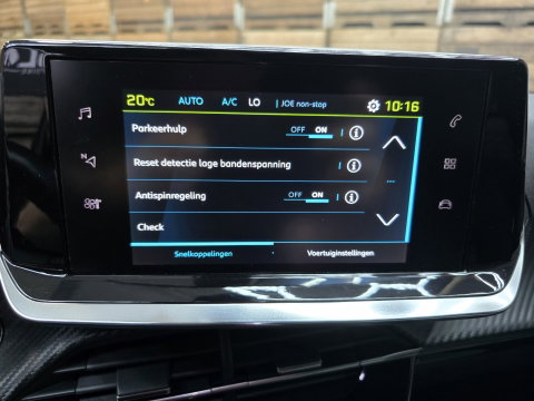 Peugeot e-2008 EV Allure Pack 50 kWh Carplay PDC LED Cruise Trekhaak Camera 17"LM