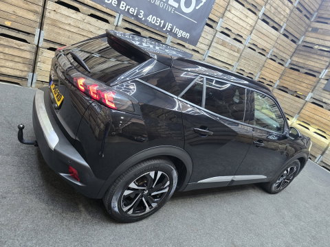 Peugeot e-2008 EV Allure Pack 50 kWh Carplay PDC LED Cruise Trekhaak Camera 17"LM