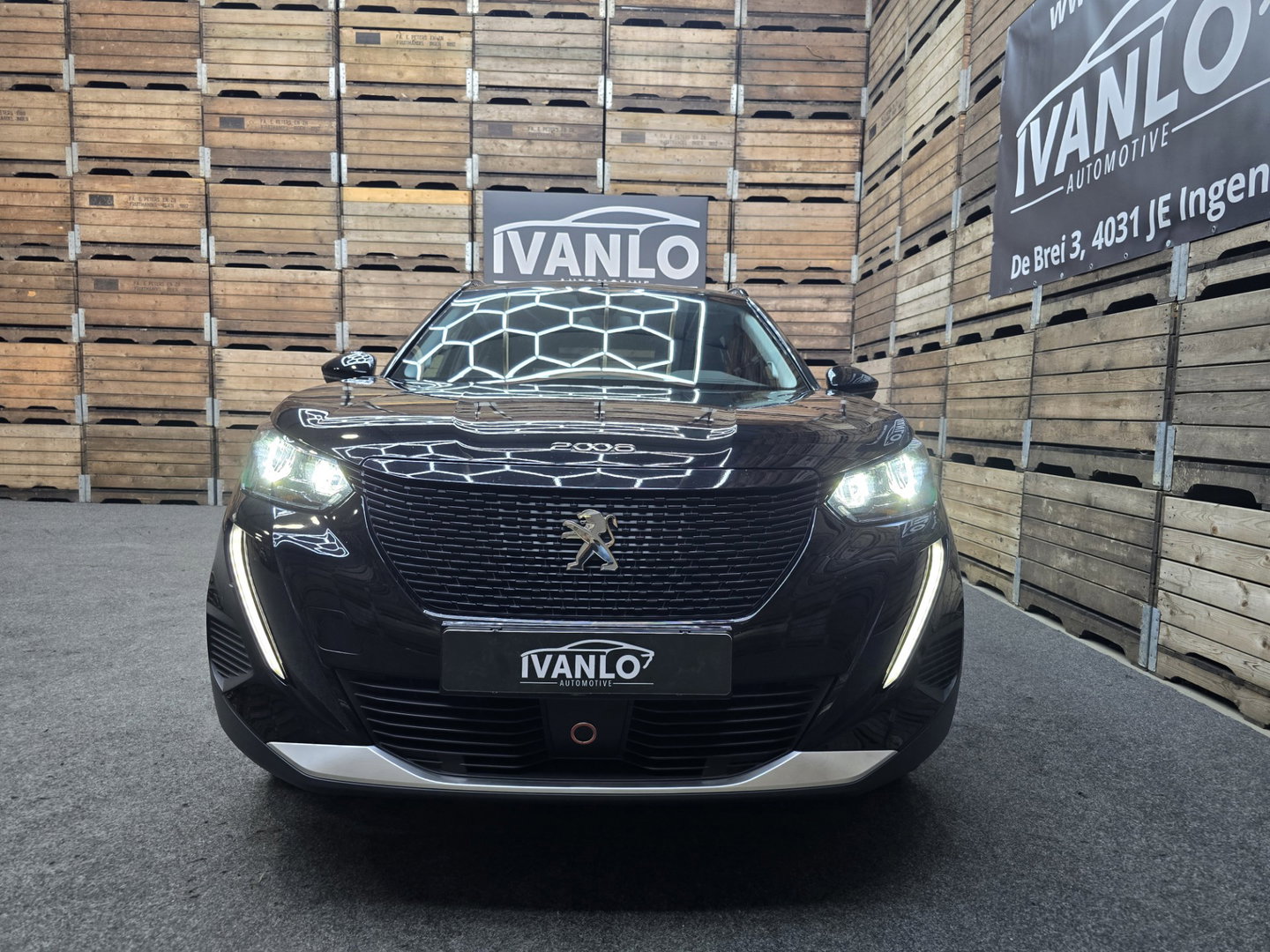 Peugeot e-2008 EV Allure Pack 50 kWh Carplay PDC LED Cruise Trekhaak Camera 17"LM