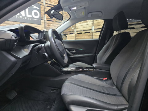 Peugeot e-2008 EV Allure Pack 50 kWh Carplay PDC LED Cruise Trekhaak Camera 17"LM