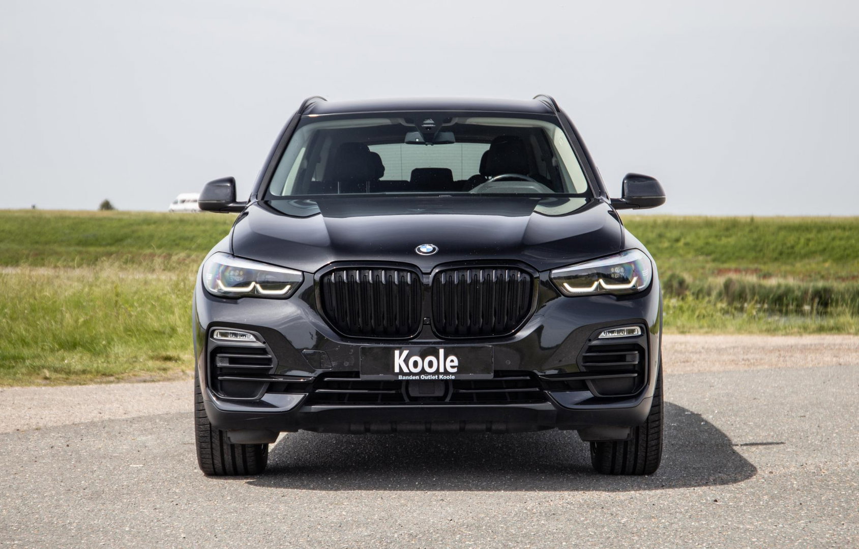 BMW X5 xDrive45e Executive CARPLAY / CAMERA / DEALER ONDERHOUDEN / LEER / STOELVERWARMING / BLACK ON BLACK