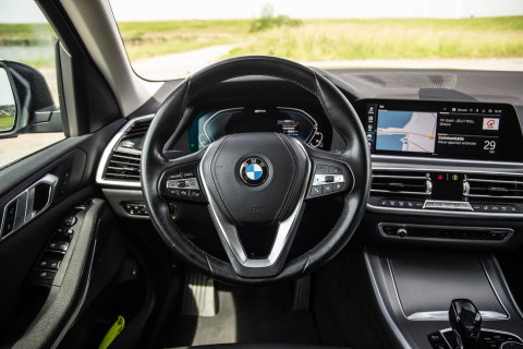 BMW X5 xDrive45e Executive CARPLAY / CAMERA / DEALER ONDERHOUDEN / LEER / STOELVERWARMING / BLACK ON BLACK