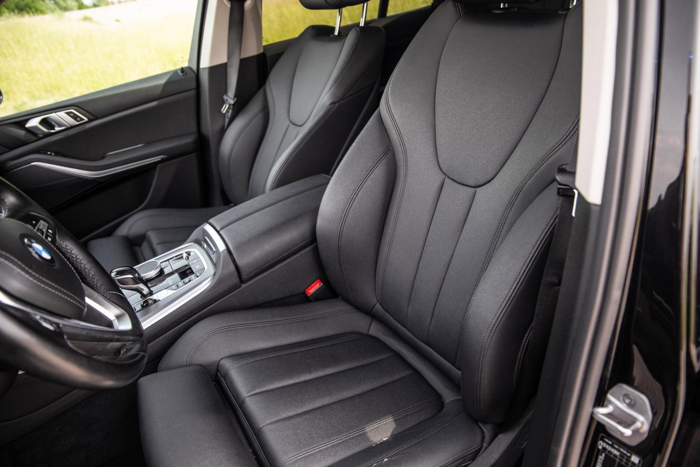 BMW X5 xDrive45e Executive CARPLAY / CAMERA / DEALER ONDERHOUDEN / LEER / STOELVERWARMING / BLACK ON BLACK