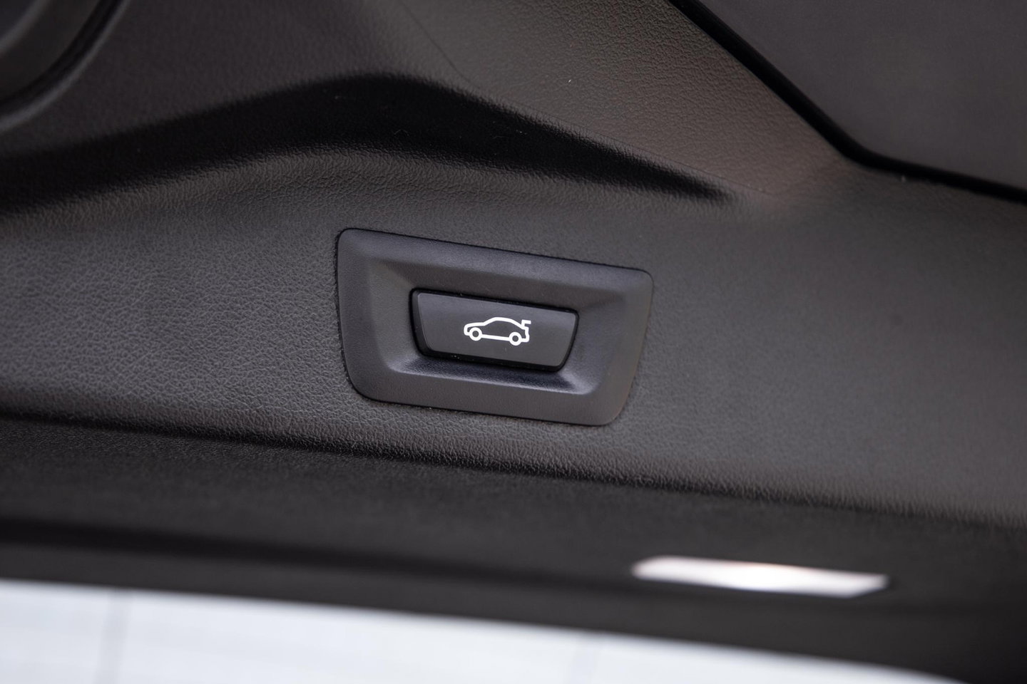 BMW X5 xDrive45e Executive CARPLAY / CAMERA / DEALER ONDERHOUDEN / LEER / STOELVERWARMING / BLACK ON BLACK