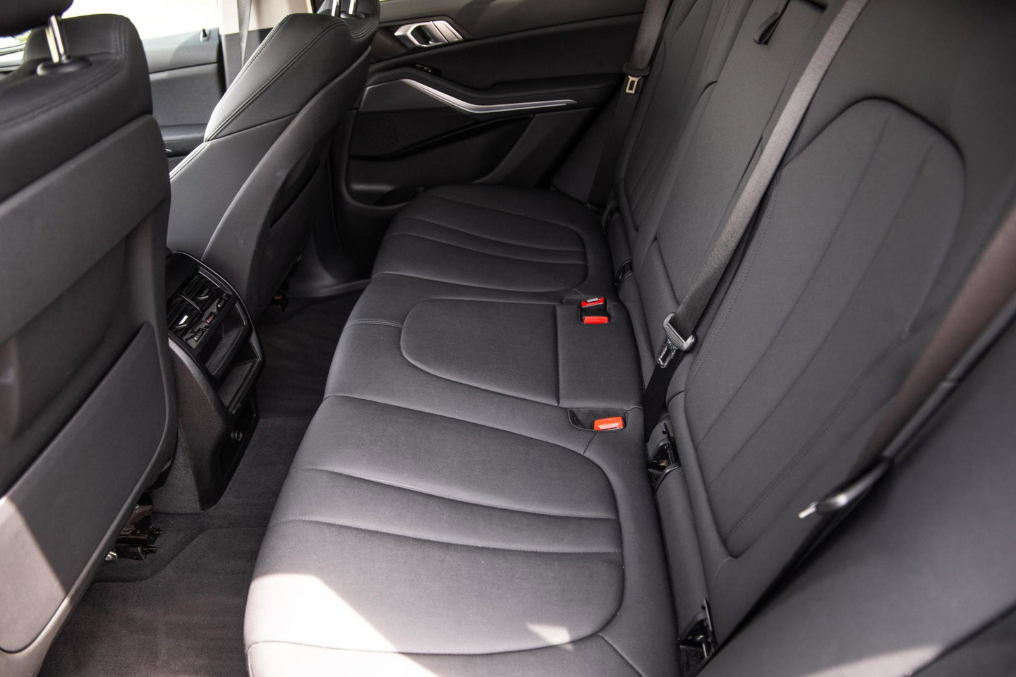 BMW X5 xDrive45e Executive CARPLAY / CAMERA / DEALER ONDERHOUDEN / LEER / STOELVERWARMING / BLACK ON BLACK
