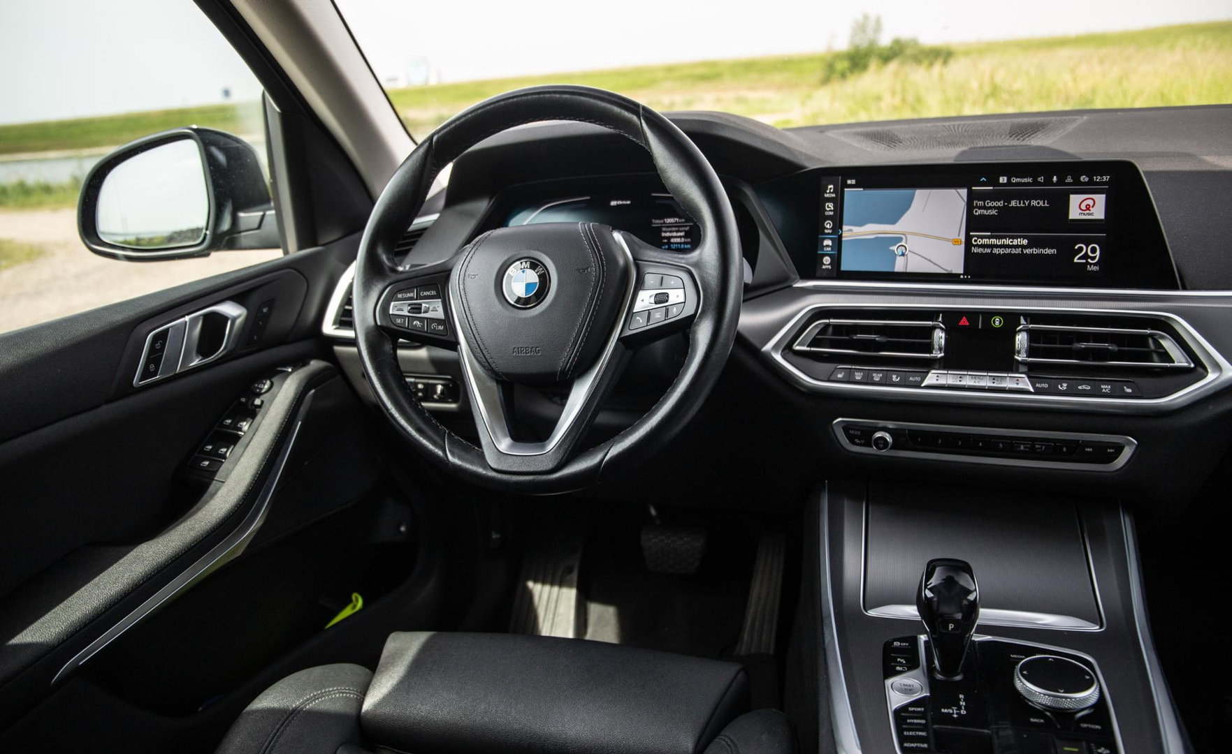 BMW X5 xDrive45e Executive CARPLAY / CAMERA / DEALER ONDERHOUDEN / LEER / STOELVERWARMING / BLACK ON BLACK