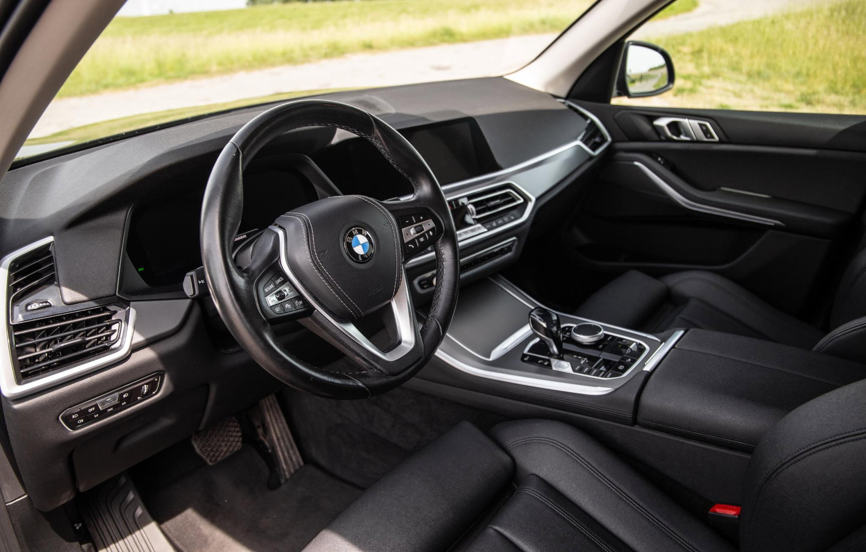 BMW X5 xDrive45e Executive CARPLAY / CAMERA / DEALER ONDERHOUDEN / LEER / STOELVERWARMING / BLACK ON BLACK