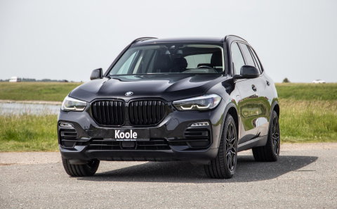 BMW X5 xDrive45e Executive CARPLAY / CAMERA / DEALER ONDERHOUDEN / LEER / STOELVERWARMING / BLACK ON BLACK