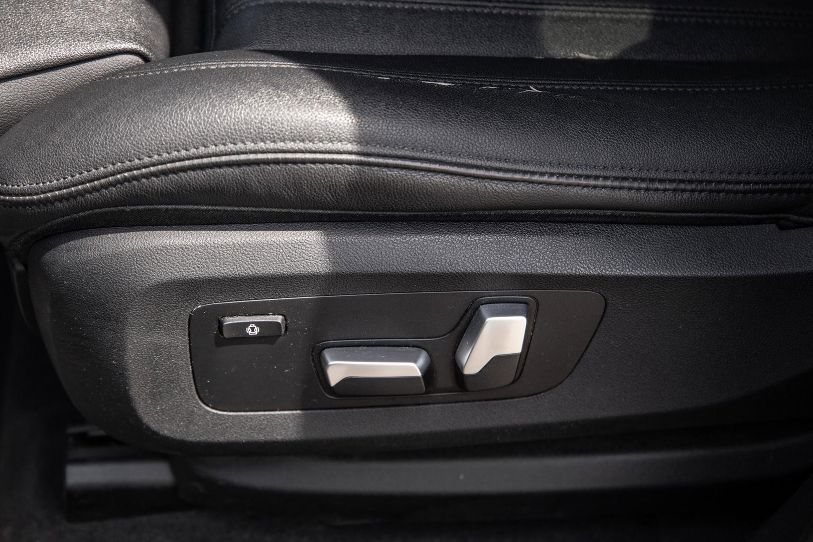 BMW X5 xDrive45e Executive CARPLAY / CAMERA / DEALER ONDERHOUDEN / LEER / STOELVERWARMING / BLACK ON BLACK