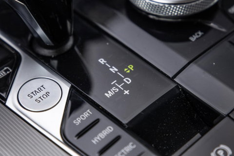BMW X5 xDrive45e Executive CARPLAY / CAMERA / DEALER ONDERHOUDEN / LEER / STOELVERWARMING / BLACK ON BLACK