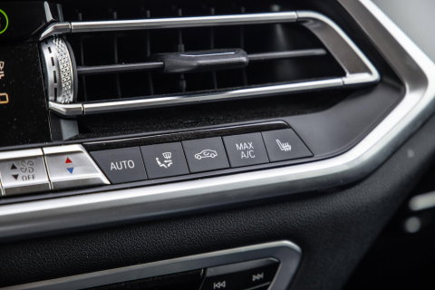 BMW X5 xDrive45e Executive CARPLAY / CAMERA / DEALER ONDERHOUDEN / LEER / STOELVERWARMING / BLACK ON BLACK
