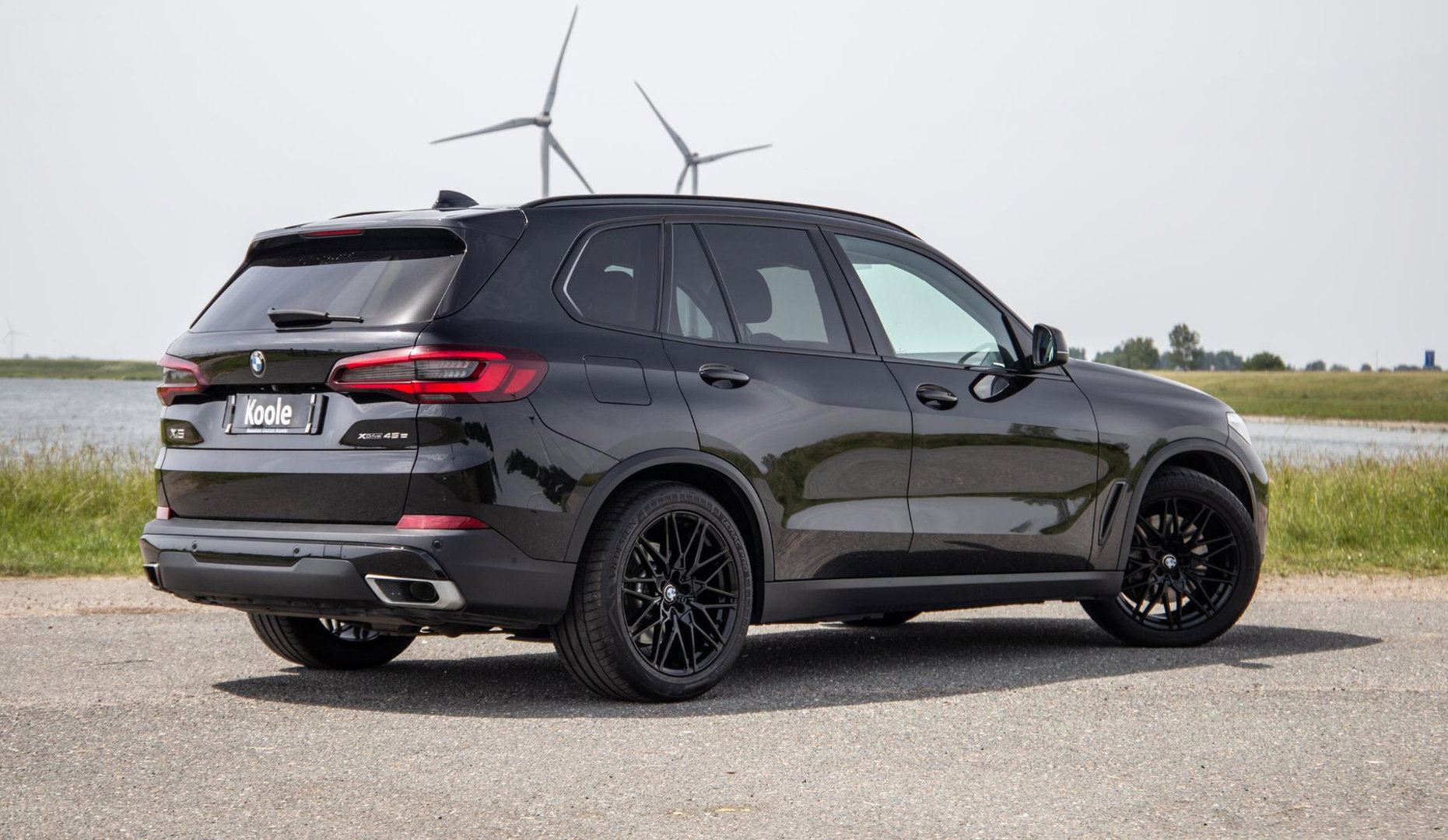 BMW X5 xDrive45e Executive CARPLAY / CAMERA / DEALER ONDERHOUDEN / LEER / STOELVERWARMING / BLACK ON BLACK